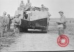 Standbild französischen Saint-Chamond Tank Frankreich, 1918, aus Sekunde 13 historischem Filmmaterial Videoclip 65675048489