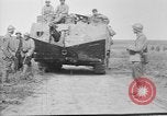Standbild französischen Saint-Chamond Tank Frankreich, 1918, aus Sekunde 14 historischem Filmmaterial Videoclip 65675048489