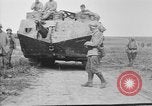 Standbild französischen Saint-Chamond Tank Frankreich, 1918, aus Sekunde 16 historischem Filmmaterial Videoclip 65675048489