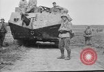 Standbild französischen Saint-Chamond Tank Frankreich, 1918, aus Sekunde 17 historischem Filmmaterial Videoclip 65675048489