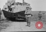 Standbild französischen Saint-Chamond Tank Frankreich, 1918, aus Sekunde 18 historischem Filmmaterial Videoclip 65675048489