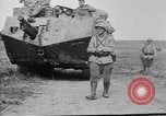 Standbild französischen Saint-Chamond Tank Frankreich, 1918, aus Sekunde 19 historischem Filmmaterial Videoclip 65675048489