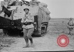Standbild französischen Saint-Chamond Tank Frankreich, 1918, aus Sekunde 21 historischem Filmmaterial Videoclip 65675048489