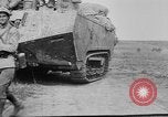 Standbild französischen Saint-Chamond Tank Frankreich, 1918, aus Sekunde 23 historischem Filmmaterial Videoclip 65675048489