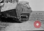 Standbild französischen Saint-Chamond Tank Frankreich, 1918, aus Sekunde 24 historischem Filmmaterial Videoclip 65675048489