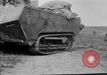 Standbild französischen Saint-Chamond Tank Frankreich, 1918, aus Sekunde 26 historischem Filmmaterial Videoclip 65675048489