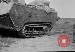 Standbild französischen Saint-Chamond Tank Frankreich, 1918, aus Sekunde 27 historischem Filmmaterial Videoclip 65675048489