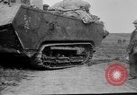 Standbild französischen Saint-Chamond Tank Frankreich, 1918, aus Sekunde 28 historischem Filmmaterial Videoclip 65675048489
