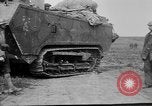 Standbild französischen Saint-Chamond Tank Frankreich, 1918, aus Sekunde 29 historischem Filmmaterial Videoclip 65675048489