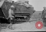 Standbild französischen Saint-Chamond Tank Frankreich, 1918, aus Sekunde 30 historischem Filmmaterial Videoclip 65675048489