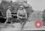 Standbild französischen Saint-Chamond Tank Frankreich, 1918, aus Sekunde 31 historischem Filmmaterial Videoclip 65675048489