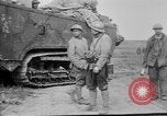 Standbild französischen Saint-Chamond Tank Frankreich, 1918, aus Sekunde 32 historischem Filmmaterial Videoclip 65675048489
