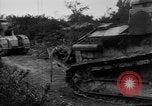 Standbild französischen Saint-Chamond Tank Frankreich, 1918, aus Sekunde 40 historischem Filmmaterial Videoclip 65675048489