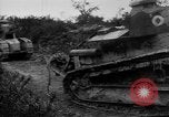 Standbild französischen Saint-Chamond Tank Frankreich, 1918, aus Sekunde 41 historischem Filmmaterial Videoclip 65675048489