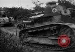 Standbild französischen Saint-Chamond Tank Frankreich, 1918, aus Sekunde 44 historischem Filmmaterial Videoclip 65675048489
