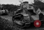 Standbild französischen Saint-Chamond Tank Frankreich, 1918, aus Sekunde 47 historischem Filmmaterial Videoclip 65675048489