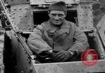 Standbild französischen Saint-Chamond Tank Frankreich, 1918, aus Sekunde 50 historischem Filmmaterial Videoclip 65675048489