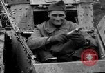 Standbild französischen Saint-Chamond Tank Frankreich, 1918, aus Sekunde 53 historischem Filmmaterial Videoclip 65675048489