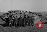 Standbild französischen Saint-Chamond Tank Frankreich, 1918, aus Sekunde 60 historischem Filmmaterial Videoclip 65675048489