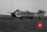 Standbild zerstörten deutschen britischen und französischen Tanks Frankreich, 1918, aus Sekunde 8 historischem Filmmaterial Videoclip 65675048491