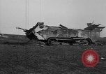 Standbild zerstörten deutschen britischen und französischen Tanks Frankreich, 1918, aus Sekunde 10 historischem Filmmaterial Videoclip 65675048491