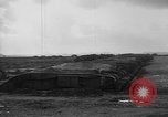 Standbild zerstörten deutschen britischen und französischen Tanks Frankreich, 1918, aus Sekunde 12 historischem Filmmaterial Videoclip 65675048491