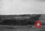 Standbild zerstörten deutschen britischen und französischen Tanks Frankreich, 1918, aus Sekunde 13 historischem Filmmaterial Videoclip 65675048491