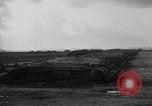 Standbild zerstörten deutschen britischen und französischen Tanks Frankreich, 1918, aus Sekunde 15 historischem Filmmaterial Videoclip 65675048491