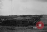 Standbild zerstörten deutschen britischen und französischen Tanks Frankreich, 1918, aus Sekunde 16 historischem Filmmaterial Videoclip 65675048491