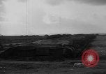 Standbild zerstörten deutschen britischen und französischen Tanks Frankreich, 1918, aus Sekunde 18 historischem Filmmaterial Videoclip 65675048491