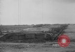 Standbild zerstörten deutschen britischen und französischen Tanks Frankreich, 1918, aus Sekunde 19 historischem Filmmaterial Videoclip 65675048491