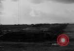 Standbild zerstörten deutschen britischen und französischen Tanks Frankreich, 1918, aus Sekunde 20 historischem Filmmaterial Videoclip 65675048491