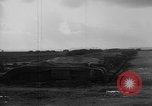 Standbild zerstörten deutschen britischen und französischen Tanks Frankreich, 1918, aus Sekunde 23 historischem Filmmaterial Videoclip 65675048491