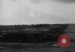 Standbild zerstörten deutschen britischen und französischen Tanks Frankreich, 1918, aus Sekunde 24 historischem Filmmaterial Videoclip 65675048491