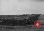 Standbild zerstörten deutschen britischen und französischen Tanks Frankreich, 1918, aus Sekunde 25 historischem Filmmaterial Videoclip 65675048491