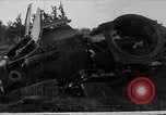 Standbild zerstörten deutschen britischen und französischen Tanks Frankreich, 1918, aus Sekunde 33 historischem Filmmaterial Videoclip 65675048491