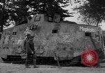 Standbild zerstörten deutschen britischen und französischen Tanks Frankreich, 1918, aus Sekunde 36 historischem Filmmaterial Videoclip 65675048491