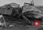 Standbild zerstörten deutschen britischen und französischen Tanks Frankreich, 1918, aus Sekunde 59 historischem Filmmaterial Videoclip 65675048491