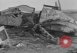 Standbild zerstörten deutschen britischen und französischen Tanks Frankreich, 1918, aus Sekunde 60 historischem Filmmaterial Videoclip 65675048491