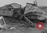 Standbild zerstörten deutschen britischen und französischen Tanks Frankreich, 1918, aus Sekunde 61 historischem Filmmaterial Videoclip 65675048491
