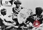 Standbild Praxis der Polygamie Afrika, 1931, aus Sekunde 33 historischem Filmmaterial Videoclip 65675048508