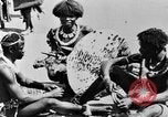Standbild Praxis der Polygamie Afrika, 1931, aus Sekunde 35 historischem Filmmaterial Videoclip 65675048508