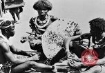 Standbild Praxis der Polygamie Afrika, 1931, aus Sekunde 36 historischem Filmmaterial Videoclip 65675048508