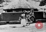 Standbild Praxis der Polygamie Afrika, 1931, aus Sekunde 59 historischem Filmmaterial Videoclip 65675048508