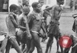 Standbild afrikanischen Stammesangehörige Zentralafrika, 1931, aus Sekunde 56 historischem Filmmaterial Videoclip 65675048512