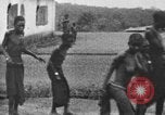 Standbild afrikanischen Stammesangehörige Zentralafrika, 1931, aus Sekunde 59 historischem Filmmaterial Videoclip 65675048512