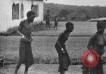 Standbild afrikanischen Stammesangehörige Zentralafrika, 1931, aus Sekunde 60 historischem Filmmaterial Videoclip 65675048512