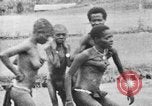 Standbild afrikanischen Stammesangehörige Zentralafrika, 1931, aus Sekunde 61 historischem Filmmaterial Videoclip 65675048512