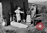 Standbild afrikanischen Stammesangehörige Zentralafrika, 1931, aus Sekunde 11 historischem Filmmaterial Videoclip 65675048514