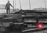 Standbild Stammholz United States USA, 1917, aus Sekunde 32 historischem Filmmaterial Videoclip 65675048520